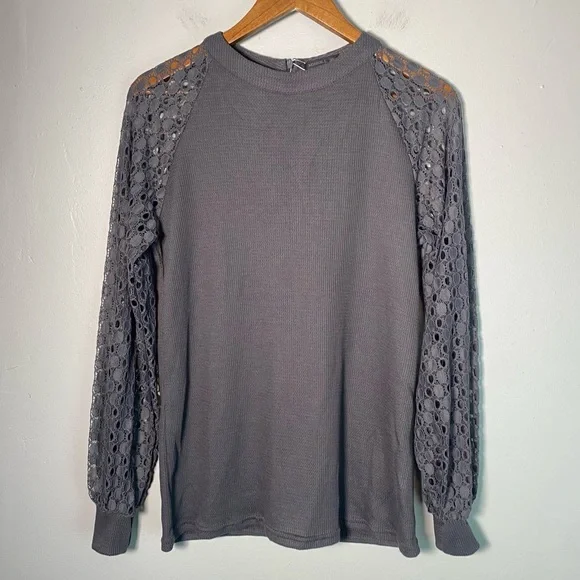 Miholl Grey Laced Sleeves Thermal Print Blouse Size Medium - Picture 2 of 7